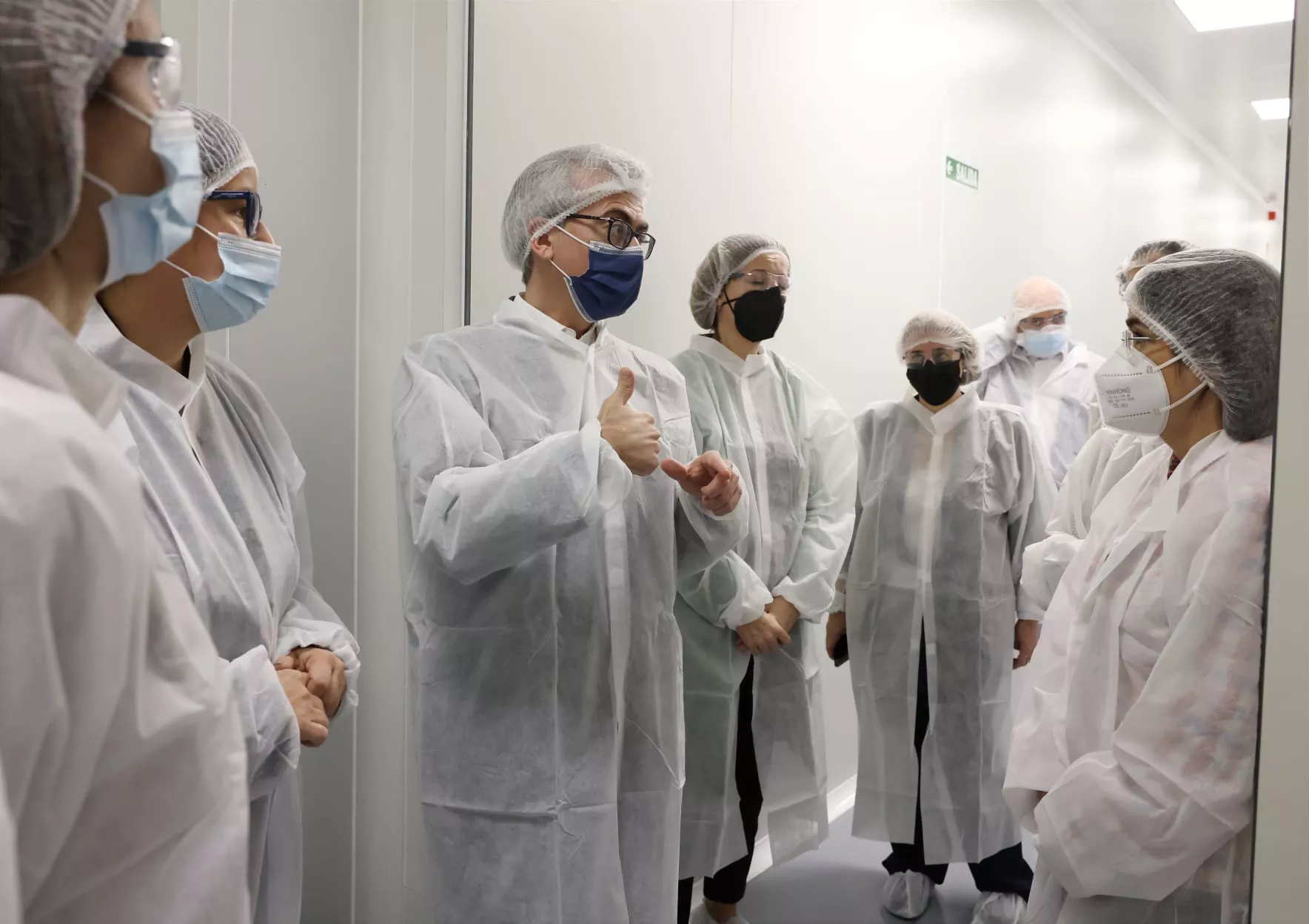 La ministra de Sanidad visita la planta de Novartis en Palafolls (Barcelona).